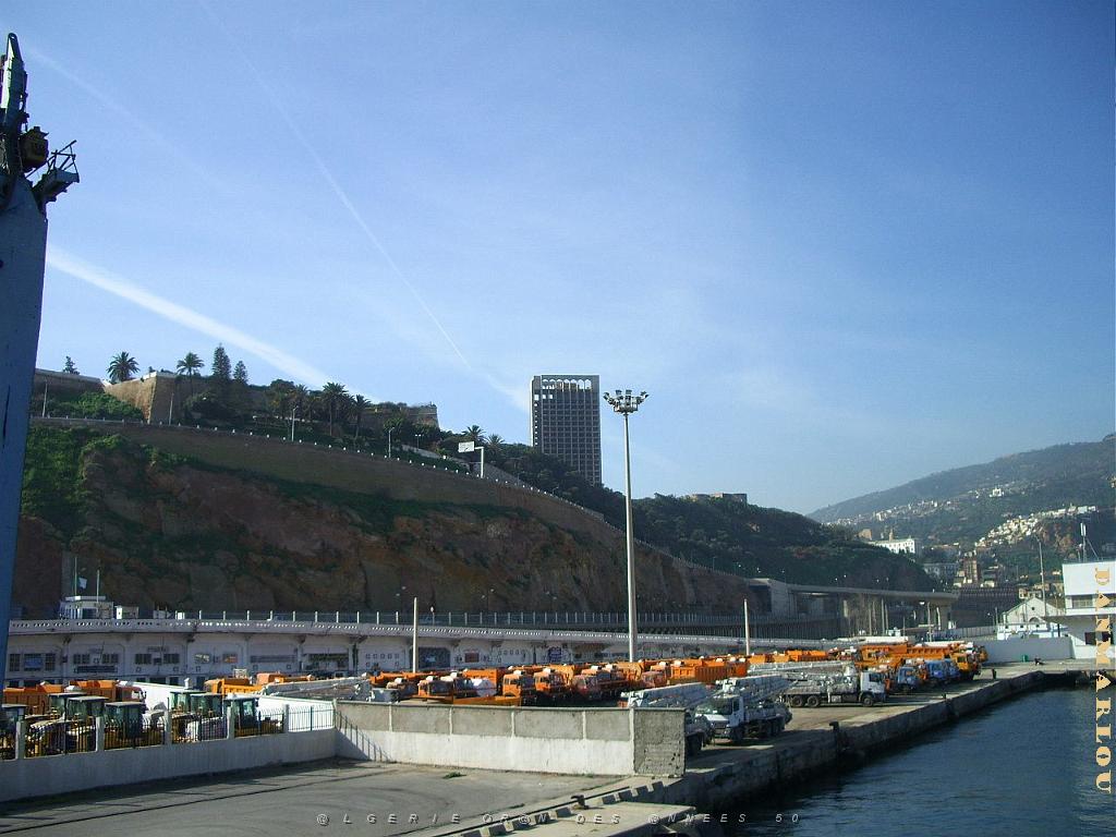 oran sur les quais du port.jpg